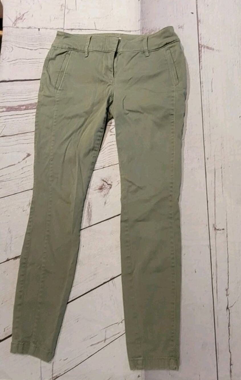 LOFT Girlfriend Chino Pants Women’s Size OP Olive Green Ankle Casual